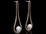 18k rose gold earrings with a white pearl