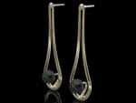 18k yellow gold earrings with a black pearl